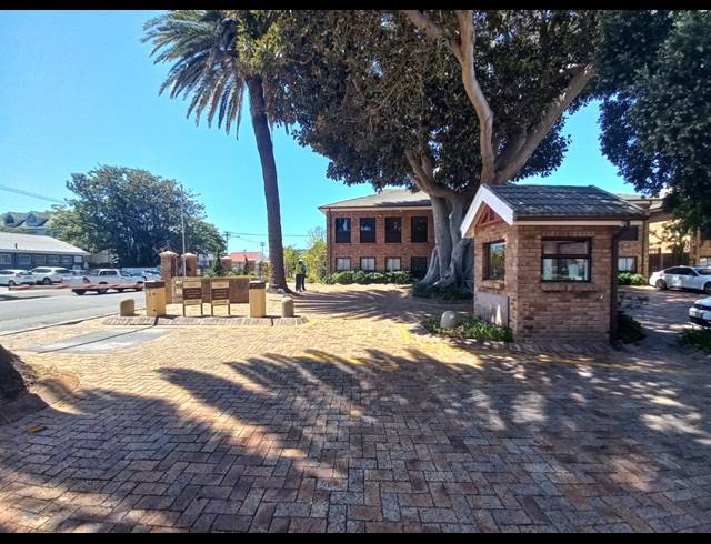 123M² OFFICE TO LET IN CLAREMONT